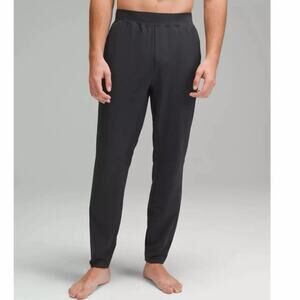 Lululemon Men’s In Mind Pants size Medium